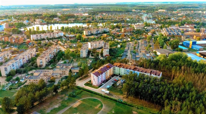 Славута: Нерухомість, місцевість та архітектура
